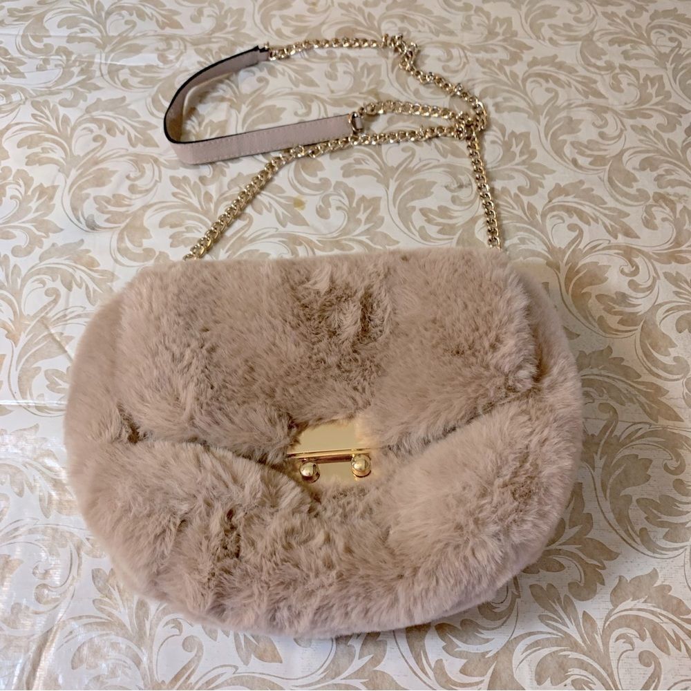 NWOT H&M Winter Fleece Crossbody Handbag Tan Soft & Fluffy Chain Strap 